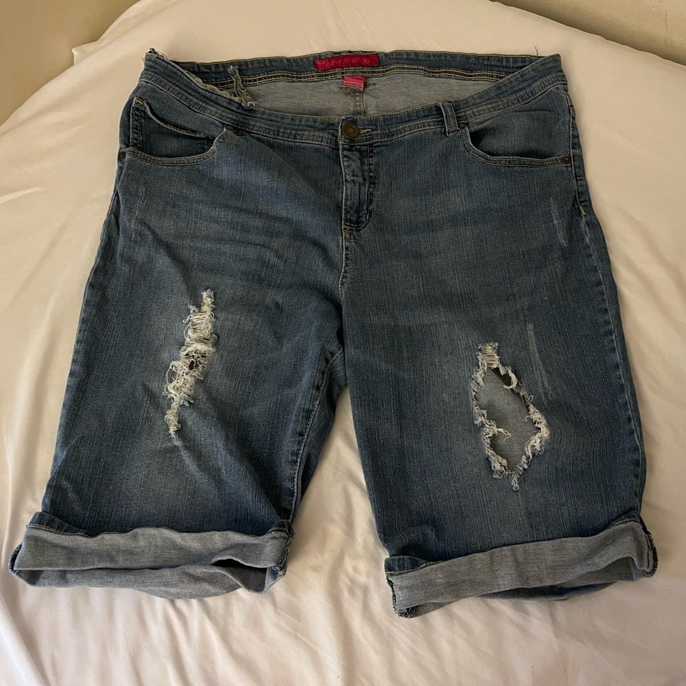 Pure Energy plus size 22 Jean denim cuffed Bermuda shorts vintage destructed